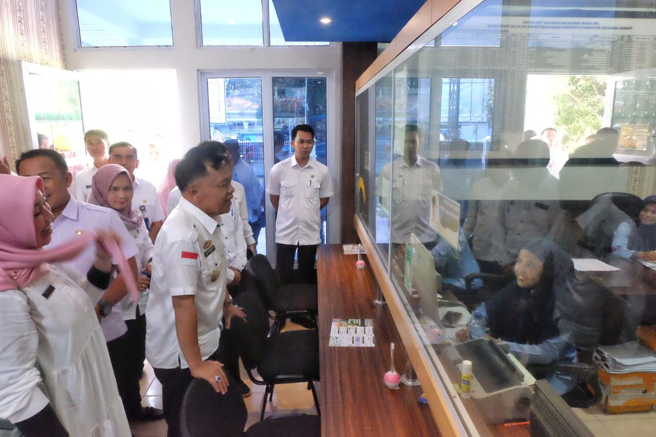 Hari Pertama Masuk Kerja, Plt. Bupati Asmar Sidak Sejumlah Kantor