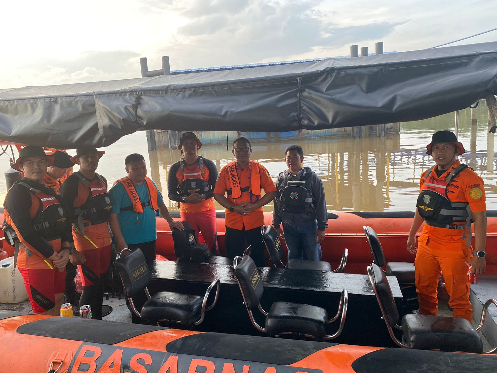 Lima Personil SAR Meranti Turun Langsung Evakuasi Musibah Kapal Tengelam Pulau Burung