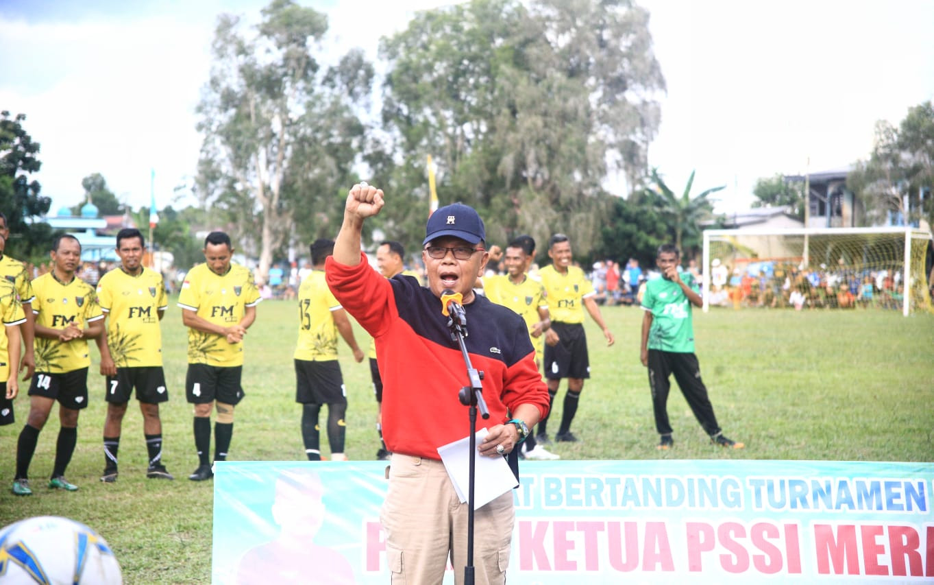 H. Asmar Tutup Turnamen U 40 Piala Ketua PSSI Meranti