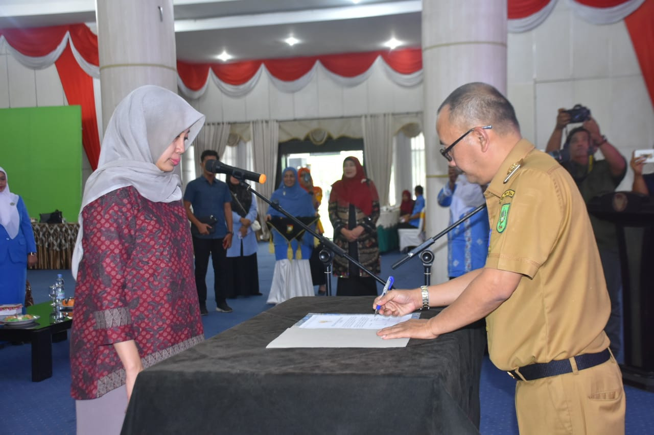 Bunda PAUD Kabupaten Kampar, Drg Yusi Prastiningsih, MM Resmi di Kukuhkan