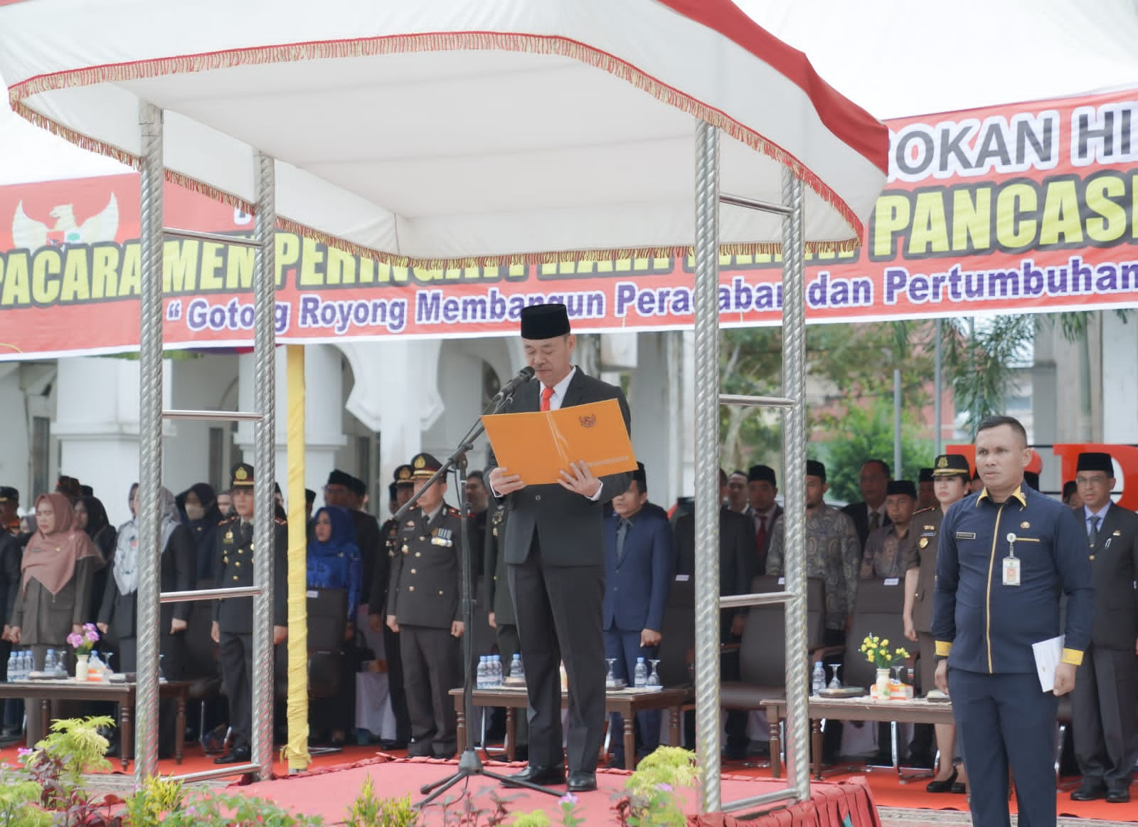 Bupati Rohil Bacakan Teks Tertulis Amanat Presiden RI