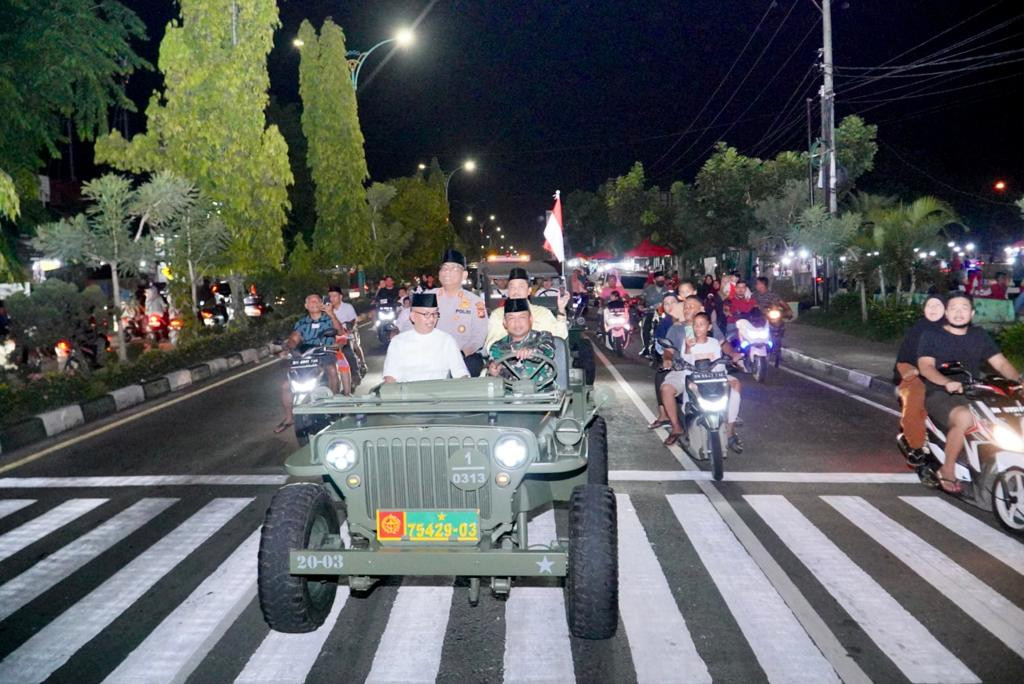 Pawai Takbir Idul Adha Firdaus Gunakan Jef Willys Amerika Keliling Bangkinang Kota