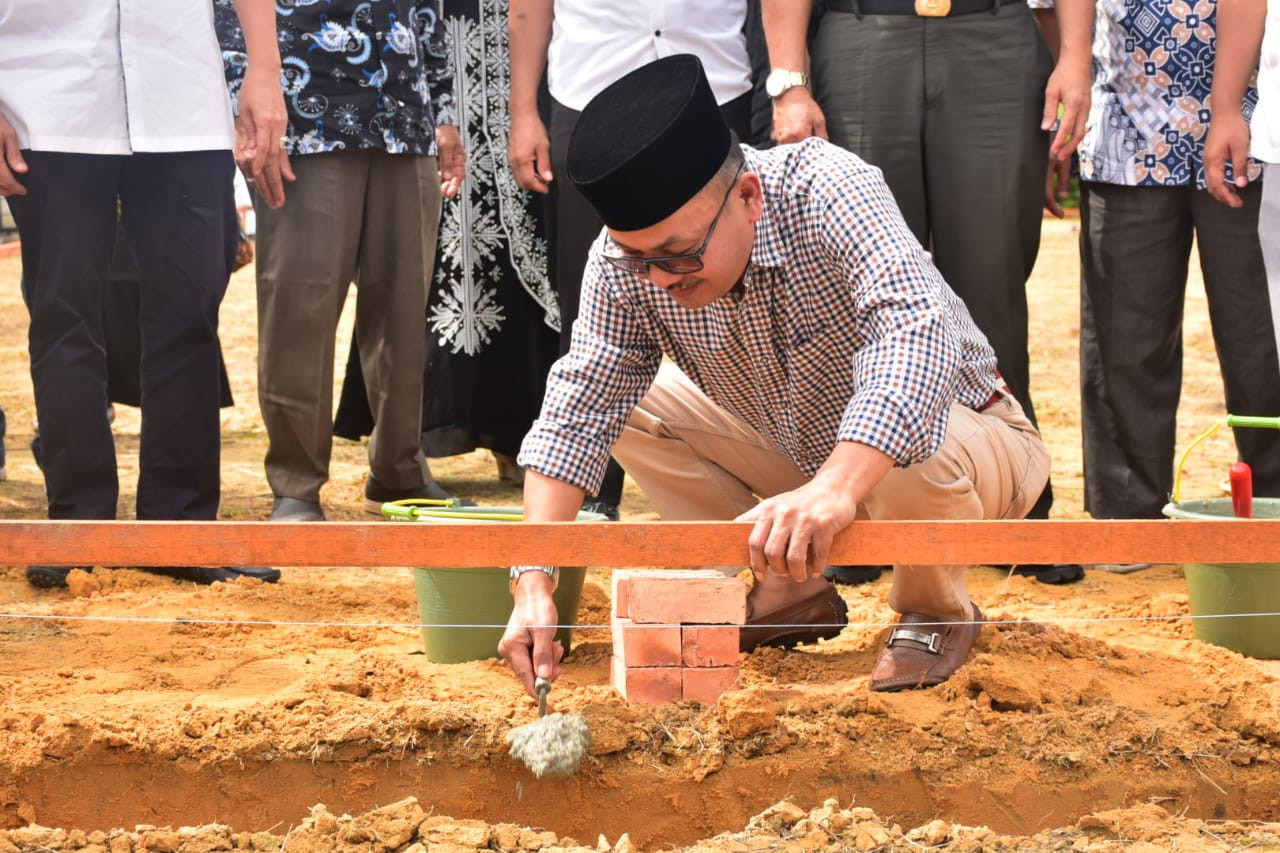 Mulainya Pembangunan Mesjid Al-Ikhlas Pandau Jaya, Firduas Letakkan Batu Pertma