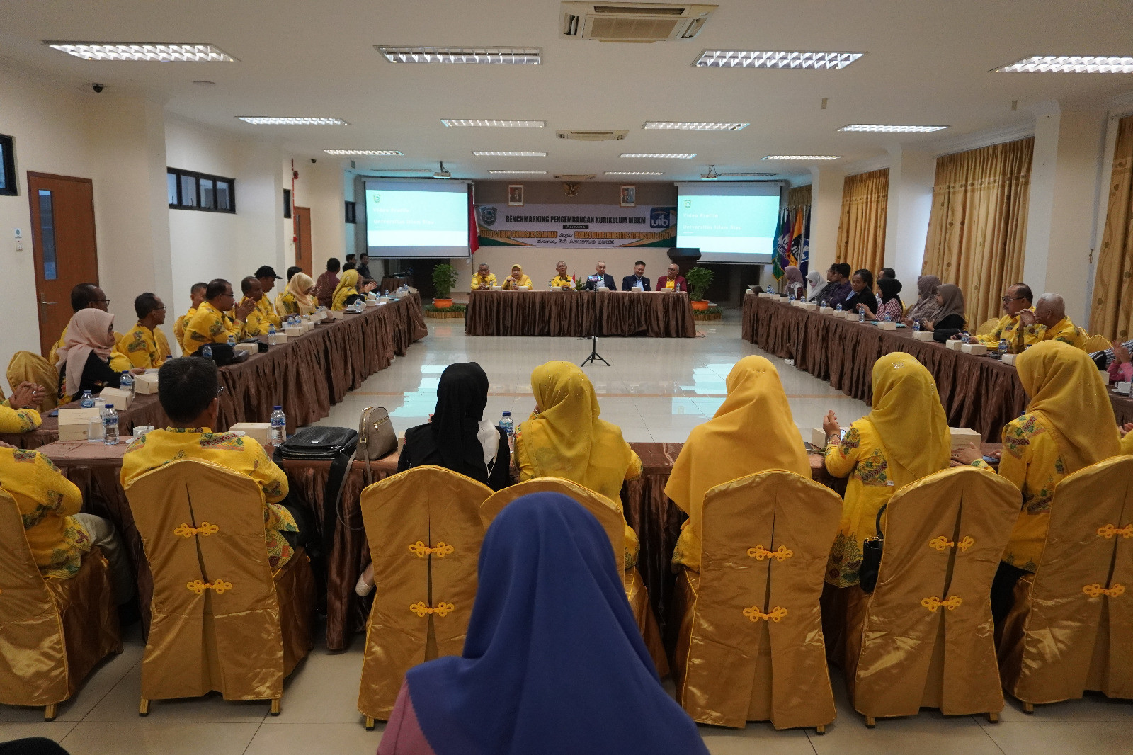 FH UIR dan FH UIB Sepakati Kegiatan Bersama Dalam Benchmarking Pengembangan Kurikulum MBKM