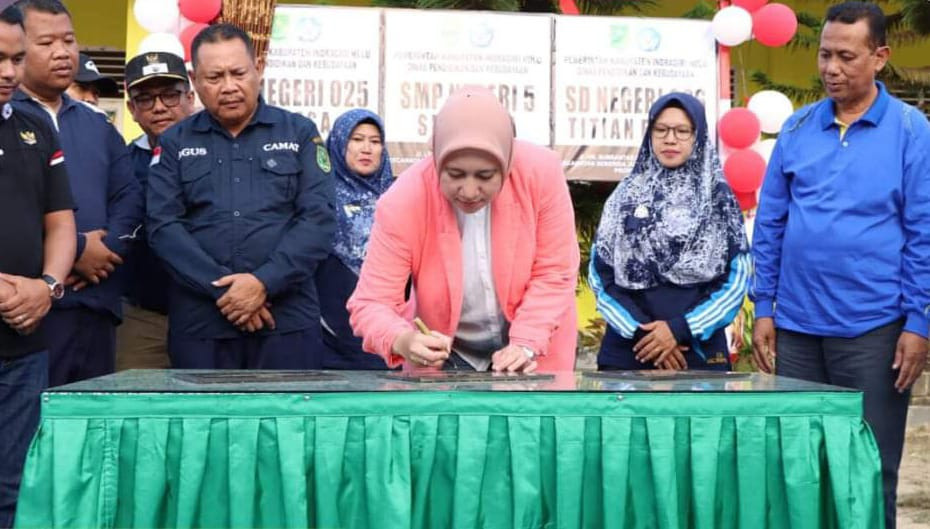 Komitmen Majukan Daerah Dibidang Pendidikan, Bupati Rezita Resmikan Tiga Sekolah Negeri