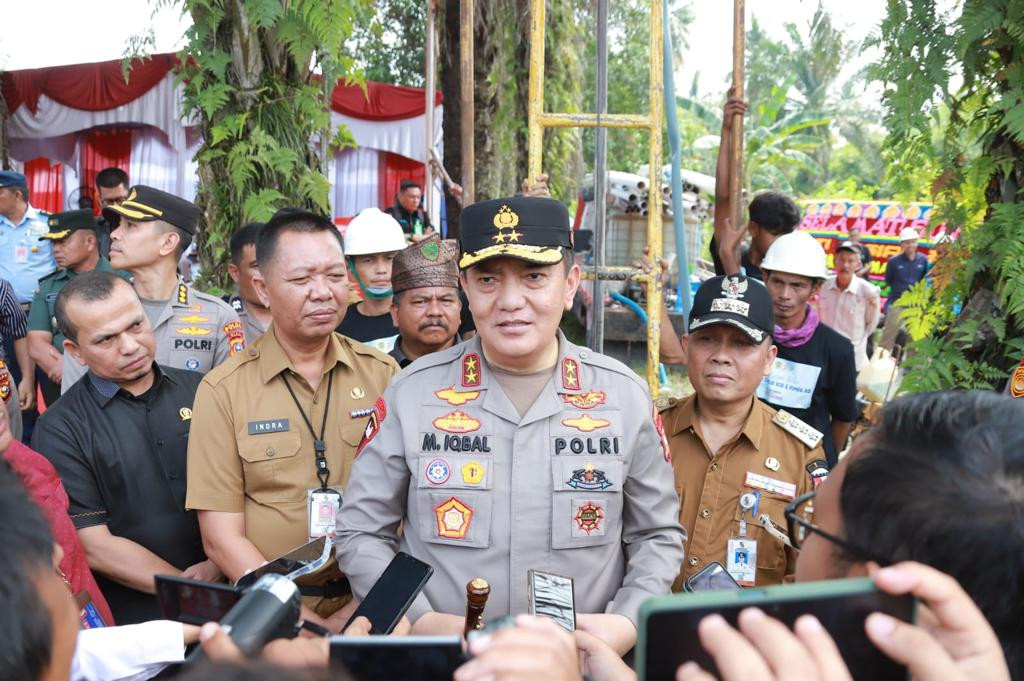 Wujudkan Polri Untuk Masyarakat Kapolda Riau Bantu Fasilitas 23 Sumur Bor dan 15 Pompa Air