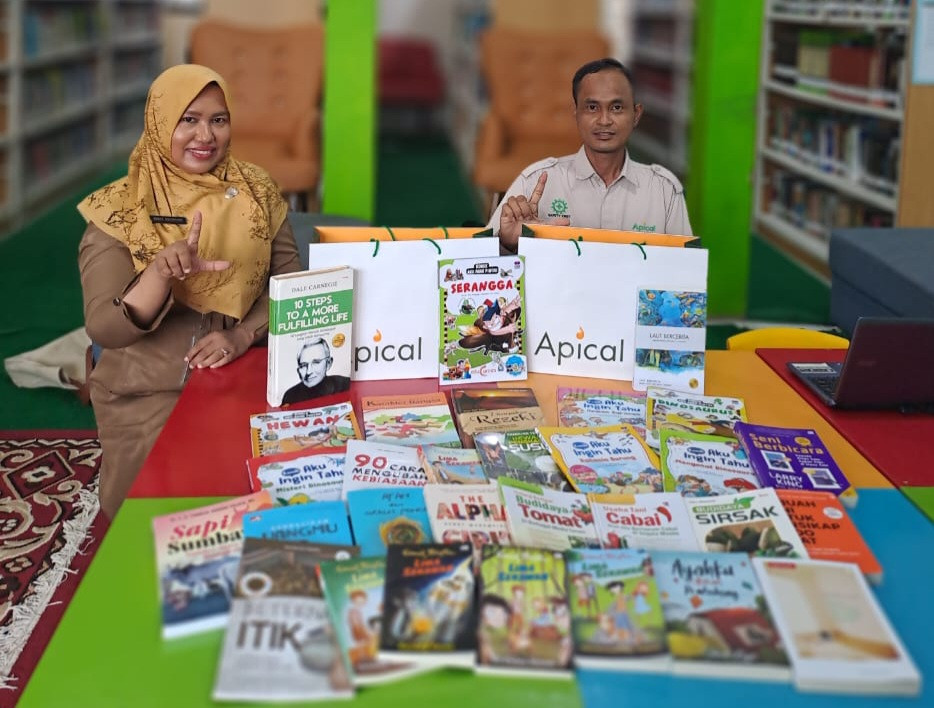 Apical Terima Penghargaan dari Persip Dumai atas Bantuan Hibah Buku