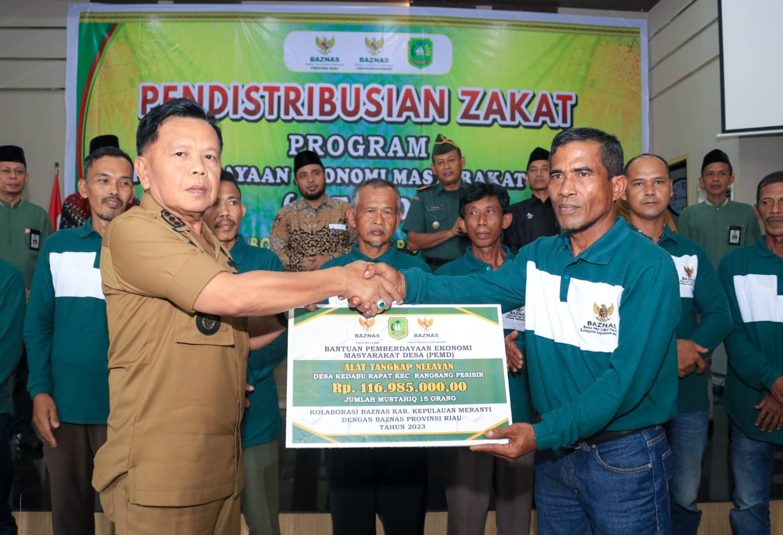 Baznas Salurkan Zakat Pemberdayaan Masyarakat Desa di Meranti