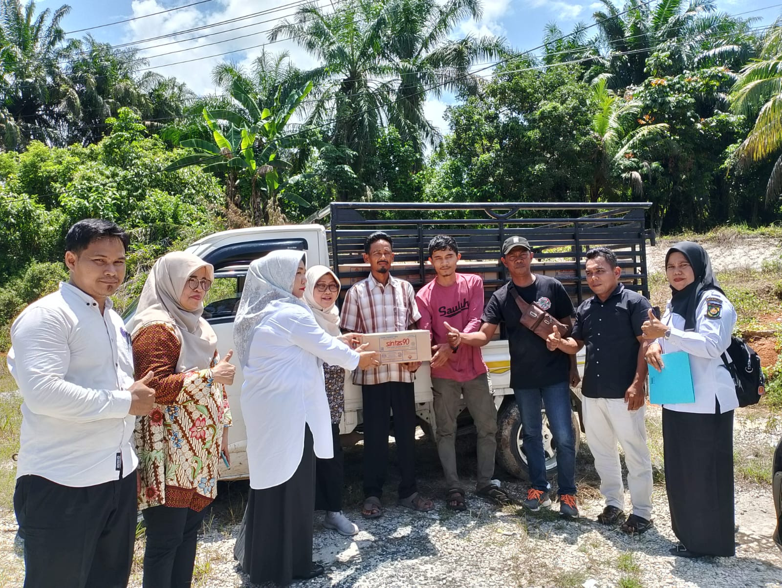 Dinas Peternakan dan Kesehatan Hewan Kampar, Serahkan 6 Kelompok  Bantuan Pembeku Lateks ke UPPB