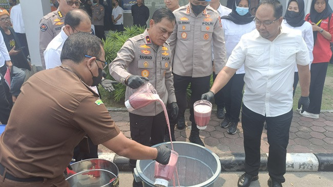 Polda Riau Musnahkan 9 Kilo Sabu dan Puluhan Ribu Pil Ekstasi