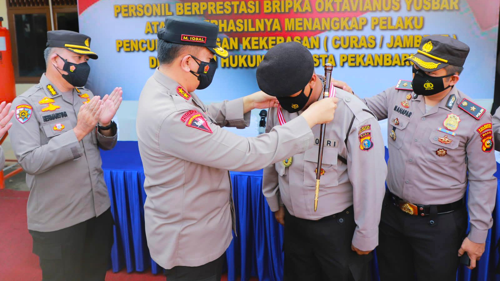 Bripka Oktavianus Dapat Penghargaan Hingga Rekomendasi Sekolah