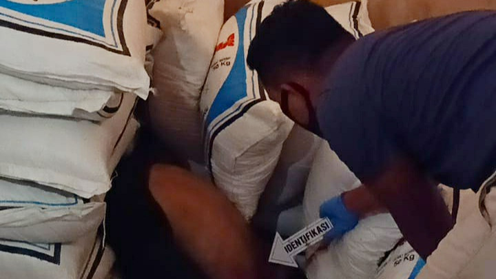 Suami Istri di Ujungbatu Ditemukan Tewas di Timbunan Karung Pupuk