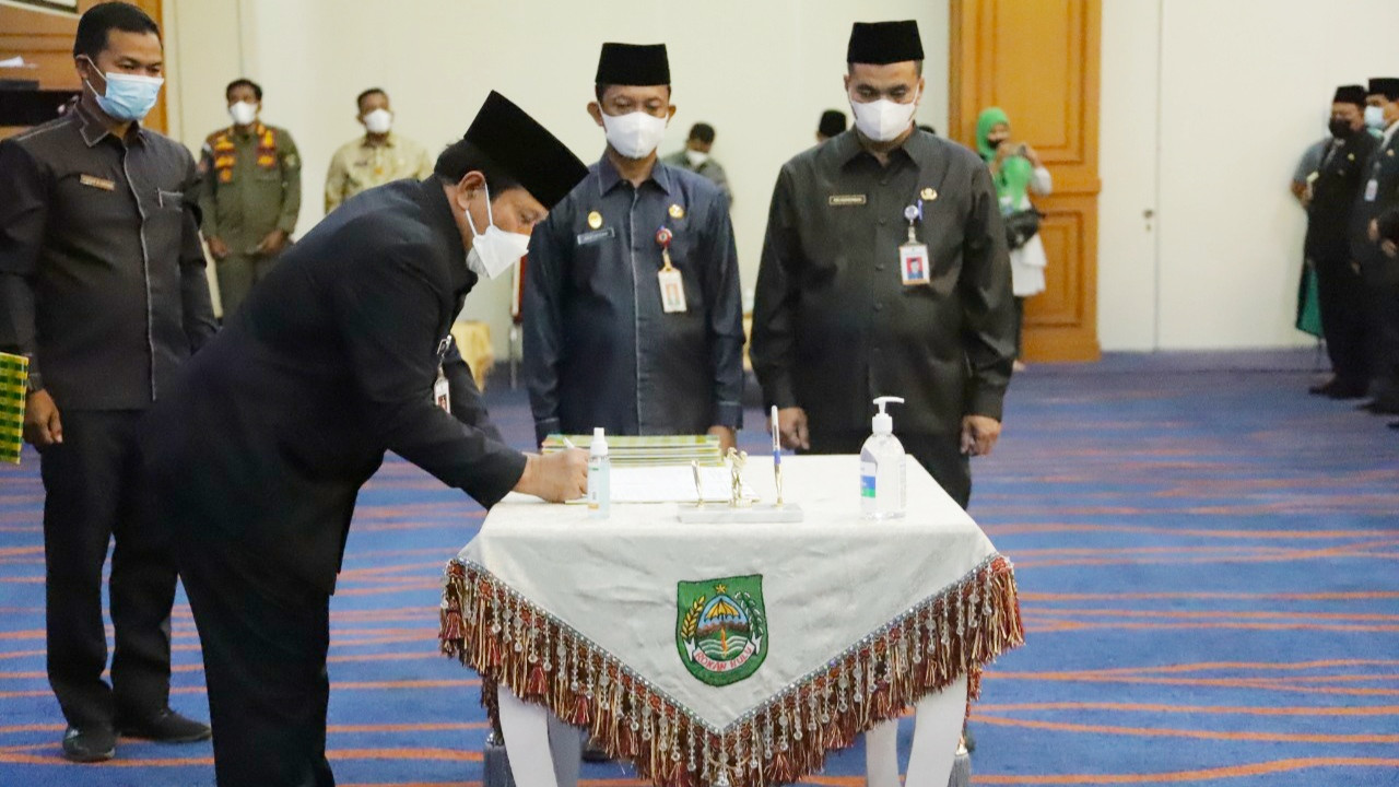Bupati Sukiman Lantik Puluhan Pejabat Baru, Ini Pesannya
