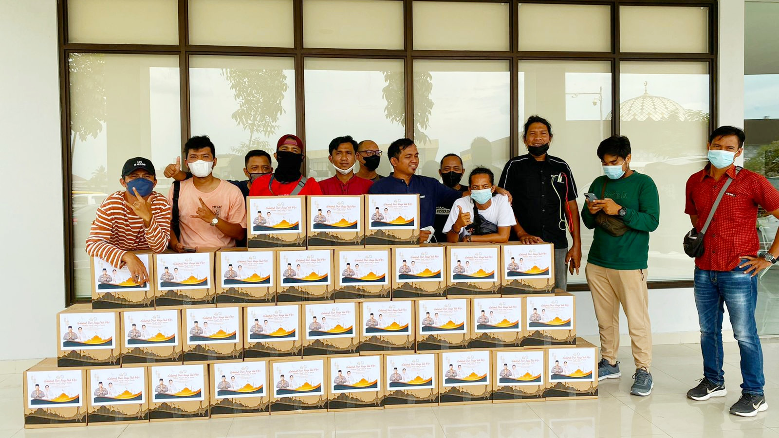 Puluhan Wartawan di Pekanbaru Terima Bantuan Sembako dari Kapolri