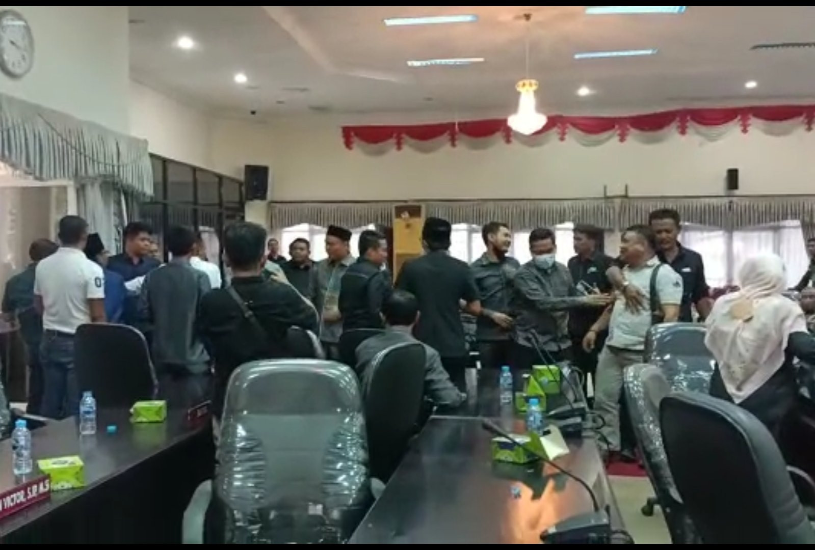 Rusuh Dalam Paripurna DPRD Inhu, Diduga Akibat Ketua Elda Bacakan Surat Tanpa Registrasi