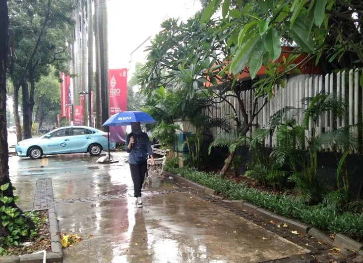 Sebagian Jakarta Diprediksi Hujan Senin Siang Ini