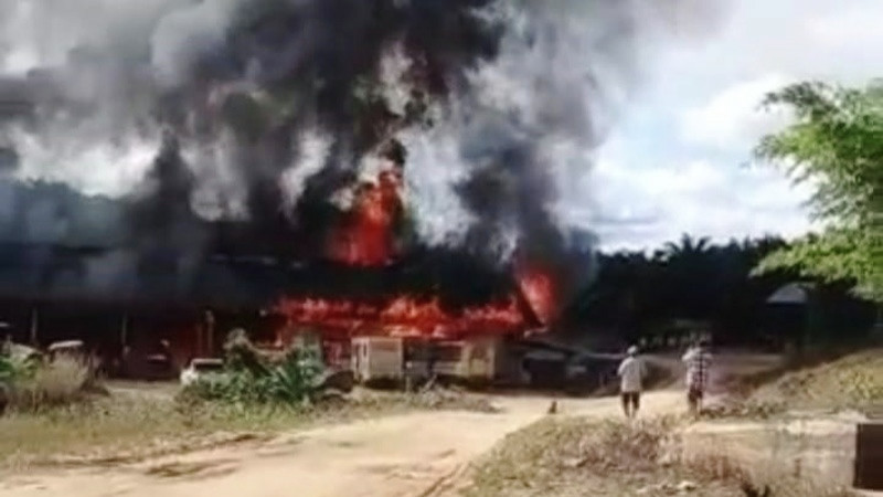 Demonstrasi Warga Lima Desa di Inhu Rusuh, Sejumlah Aset Perusahaan Dibakar