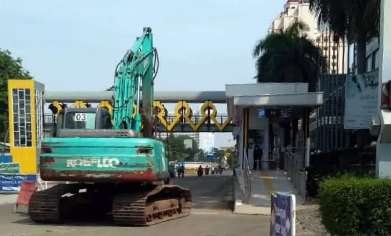 Seorang Wanita Tewas Terlindas TransJakarta Di Senen
