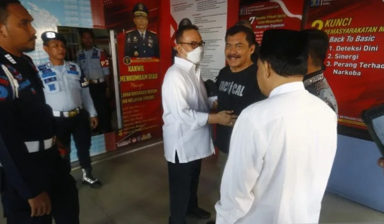Mantan Gubernur Rusli Zainal Resmi Bebas Dari Lapas Pekanbaru