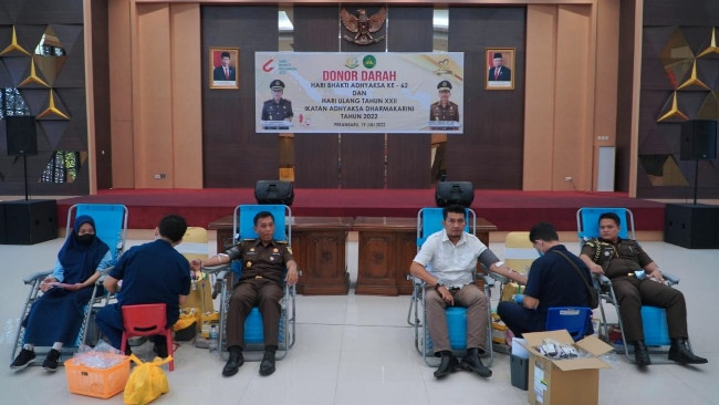Pegawai Kejati Riau Sumbangkan Puluhan Kantong Darah