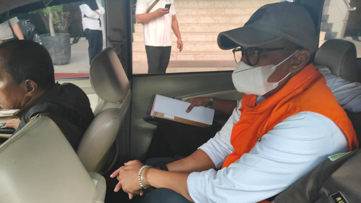 Mantan Ketua KONI Kampar Serahkan Diri ke Kejati Riau