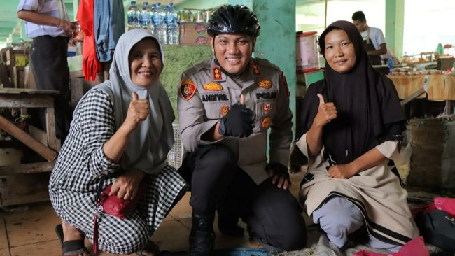 Patroli Bersepeda, Cara Kapolres Meranti Dekatkan Diri dengan Masyarakat