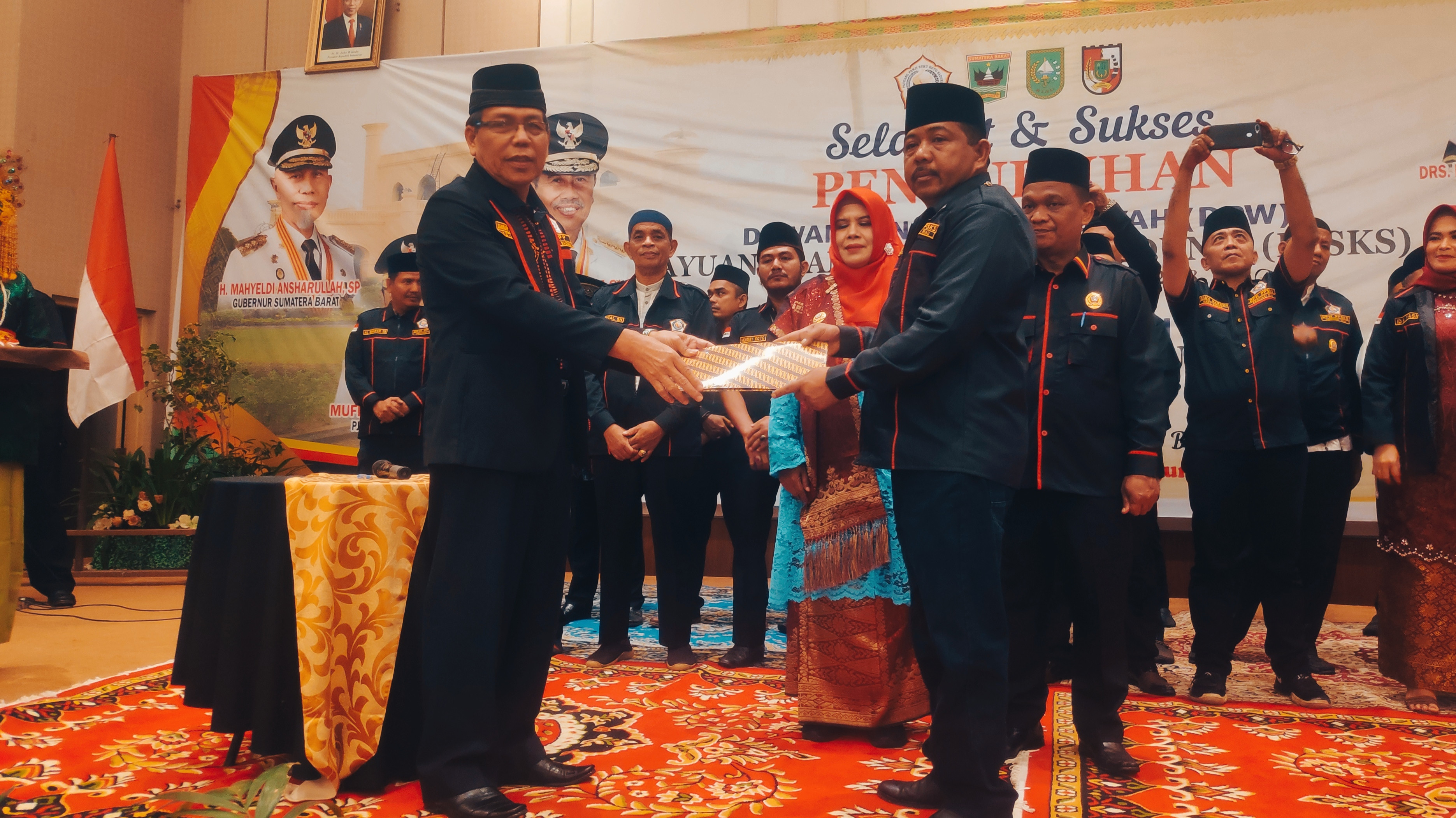 H Yusrizal Dikukuhkan Sebagai Ketua Suku Koto Sadunia Riau