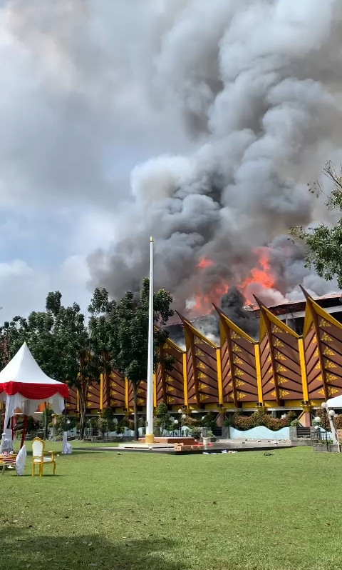 Kantor Mal Pelayanan Publik Pekanbaru Terbakar