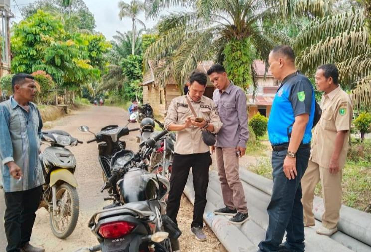 Desa Polak Pisang Dapat Peninjauan Rencana Perluasan Listrik dari Pemkab Inhu