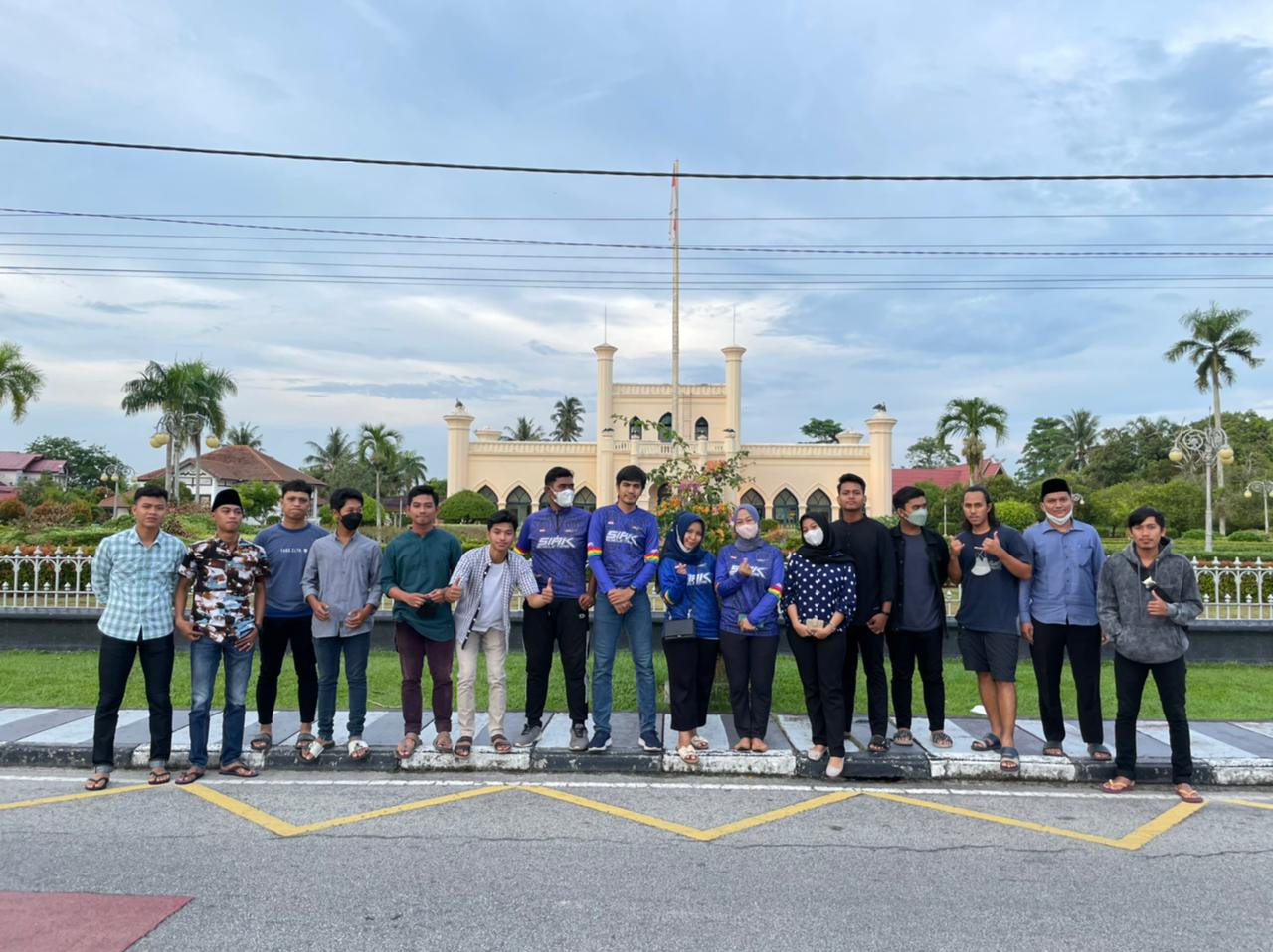 Komunitas Sepeda Siak Bicycle Team Bagikan Takjil