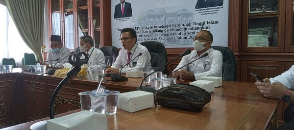 Perkuat Kerjasama, Rektor UIN Teken MoU dengan SPS Cabang Riau
