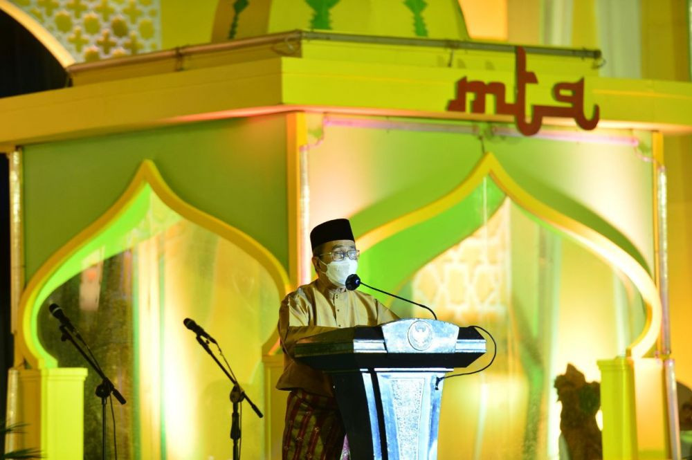 Makna Air dan Tanah yang Diserahkan Syamsuar ke Jokowi di IKN Nusantara 