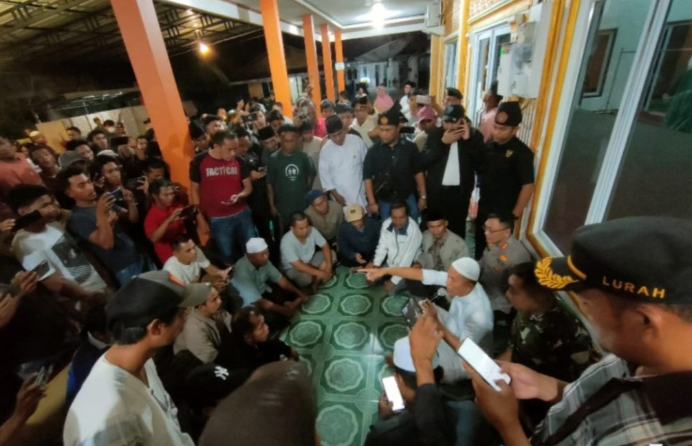 Rumah Warga dan Kaca Masjid Pecah Akibat Ledakan Pertamina Dumai