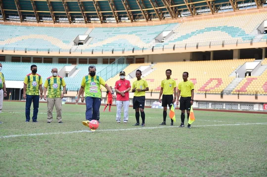 Gubernur Riau Mendapatkan Penghargaan Siwo PWI Pusat 