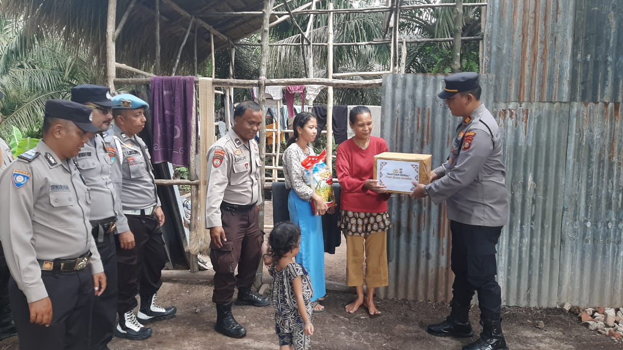 Polres Dumai Kembali Bagikan Sembako kepada Masyarakat