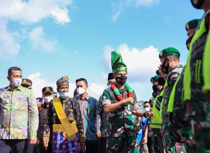 Danrem Syech Ismet Pamitan Kepada Warga Meranti 