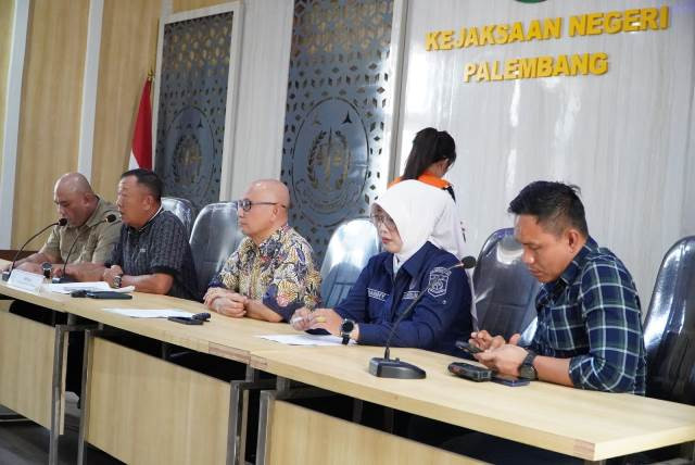 TERPIDANA PERKARA PENIPUAN ATAS NAMA AL NAURA KARIMA PRAMESTI, DISERAHKAN KE KEJARI PALEMBANG