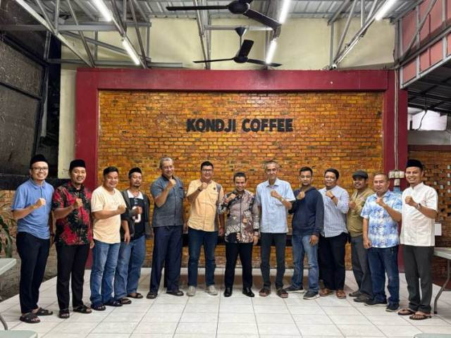 _639_Anggota-DPR-RI-Hendry-Munief-Silaturahmi-dengan-Pimpinan-Media-di-Riau1.jpg