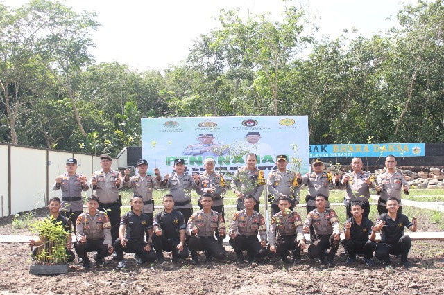 Polres Kepulauan Meranti Tanam 100 Bibit Pohon Dalam Program Penanaman 10 Juta Pohon Bersama Polri
