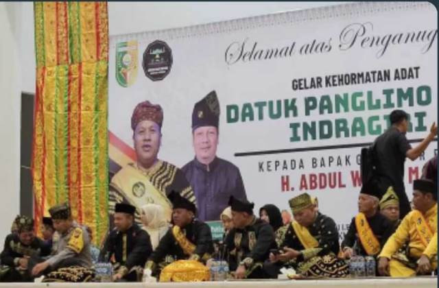 Gubernur Riau Abdul Wahid Penambalan Gelar Adat Datuk Panglimo Sati Indragiri
