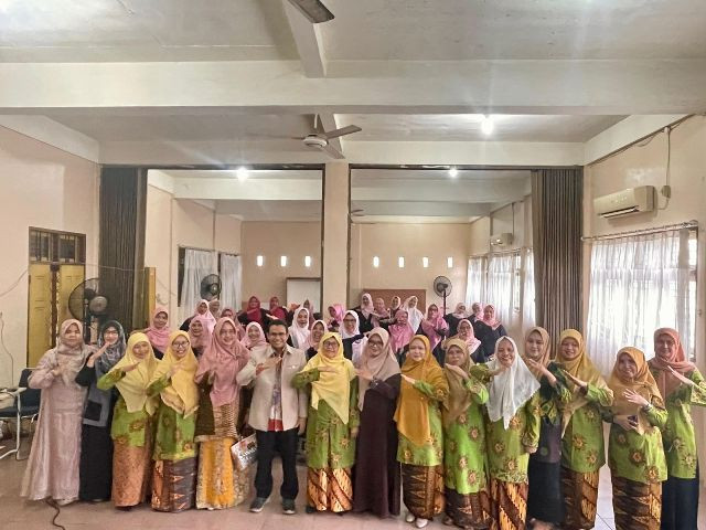 Saat Wisuda Sekolah Wirausaha Aisyiyah Riau, Hendry Munief Sebut Perempuan Berpotensi Gerakkan UMKM