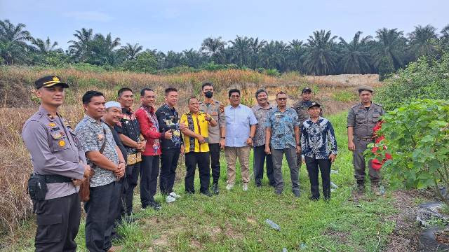 Bupati Dan Kapolres Rohil  Tinjau Lokasi Kantor  Polsubsektor Balai Jaya 