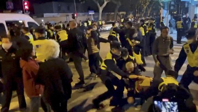 Polisi China Tangkap 2 Pedemo yang Tuntut Xi Jinping Mundur