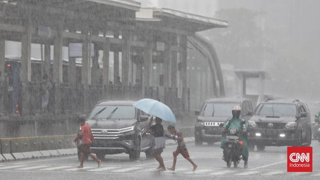 Cuaca Ekstrem, Pemprov DKI Imbau Kantor Terapkan WFH untuk Karyawan