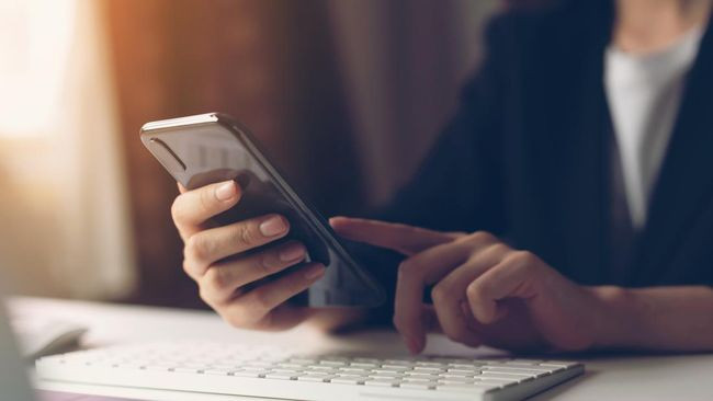 Simak Cara Tangani Limbah Ponsel dan Charger Bekas