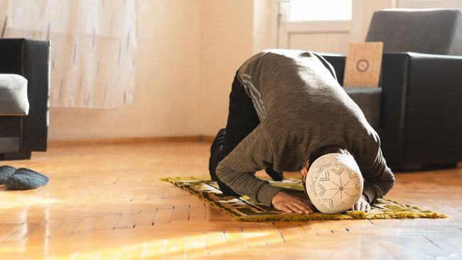 Kronologi Guru AS Dipecat usai Langkahi Siswa Salat dan Cap Penyihir
