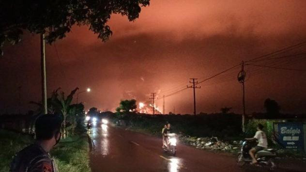 Api Masih Berkobar di Kilang Pertamina