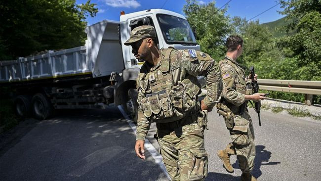 Pasukan Serbia Siap Tempur saat Konflik di Kosovo Memanas