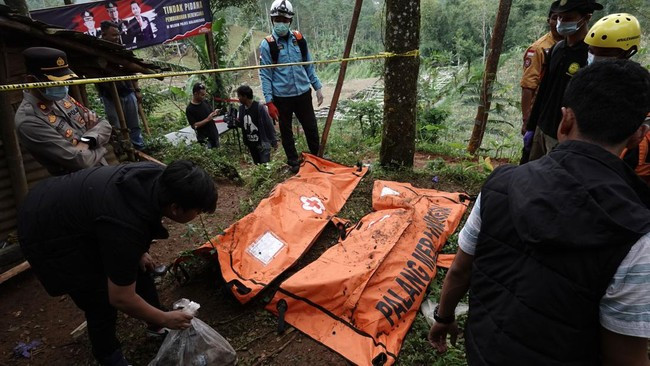 Mbah Slamet Tawarkan Minuman Beracun sebagai Syarat Penggandaan Uang