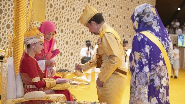 melihat-royal-wedding-10-hari-pangeran-abdul-mateen-5_169.jpg